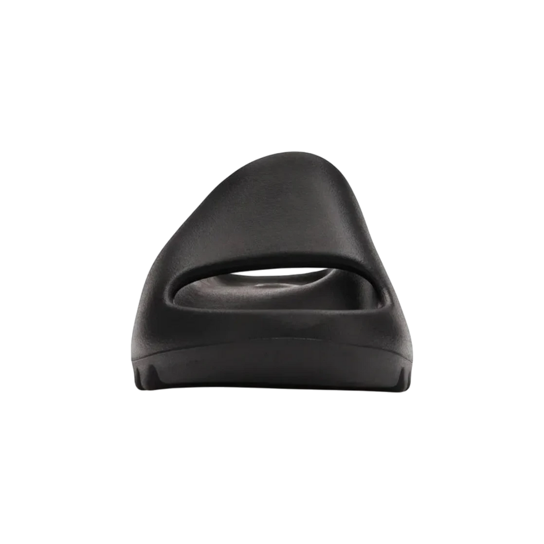 HypeSelection adidas Yeezy Slide Onyx black slip-on slides made of injected EVA foam with contoured footbed and serrated outsole.