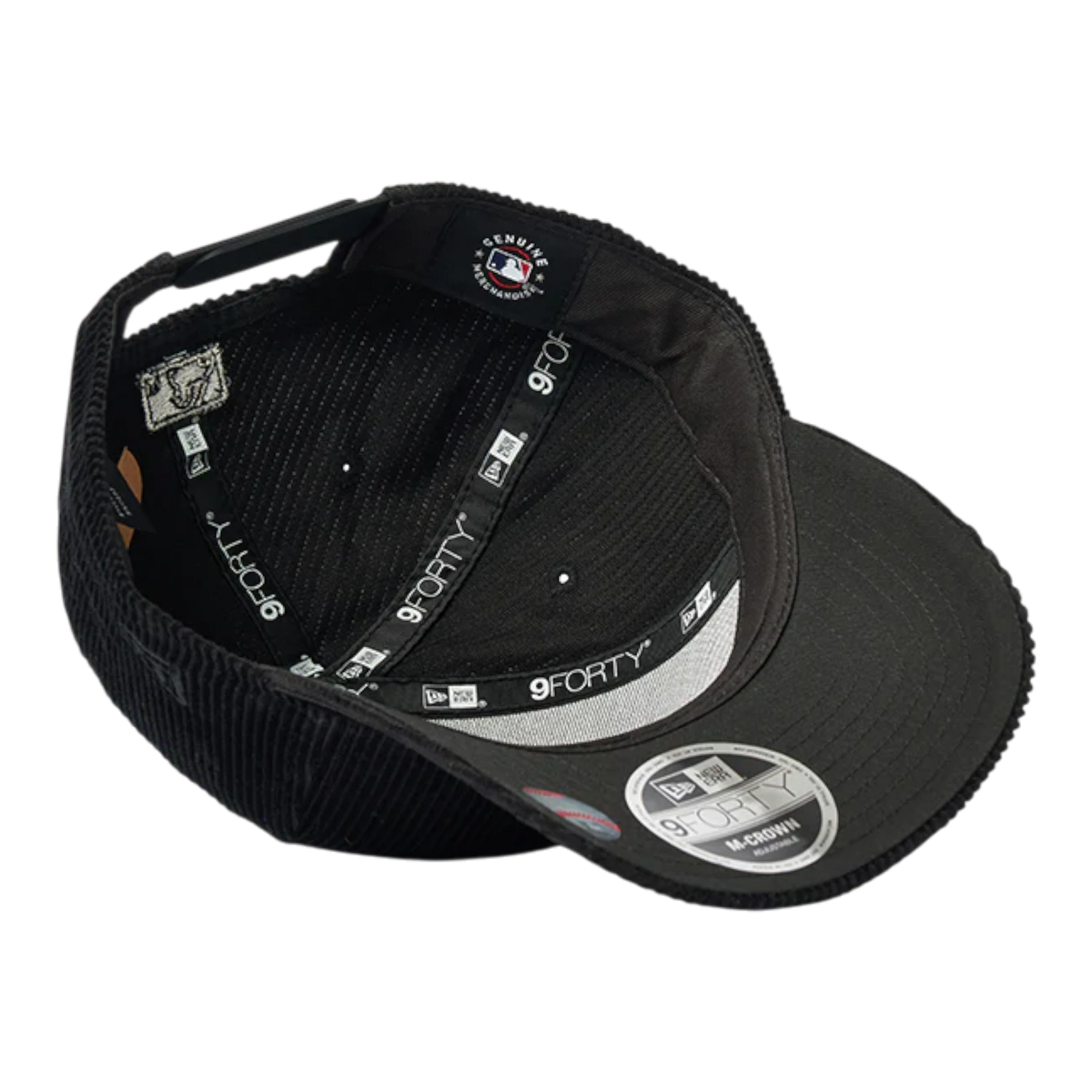HypeSelection black corduroy 9FORTY M-Crown snapback cap with embroidered Chicago White Sox logo.