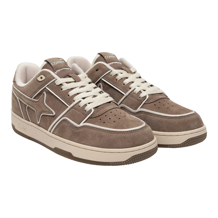 HypeSelection Comet X Lows Walnut suede sneakers with white laces and contrast piping. Features a star logo.