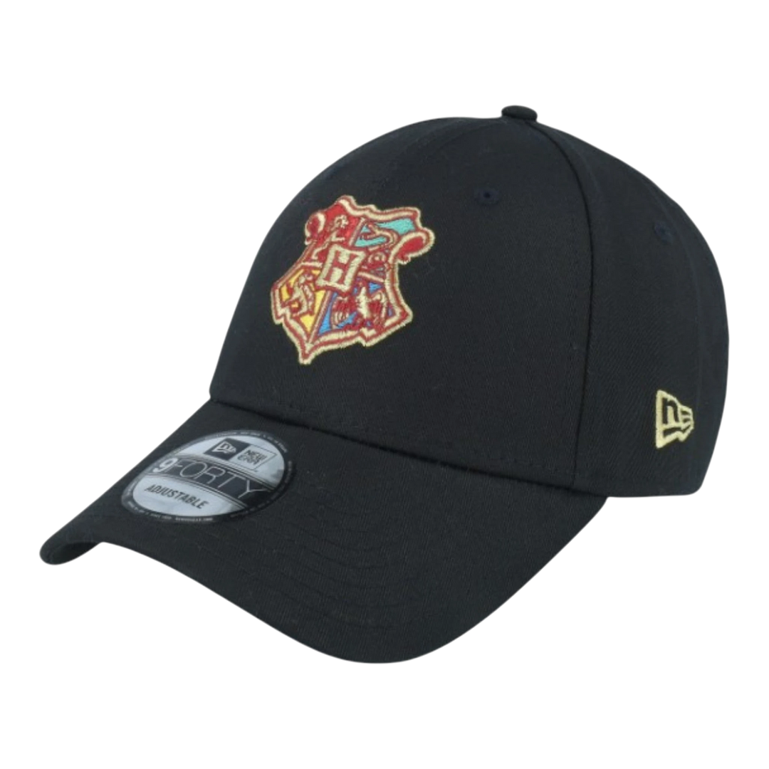 HypeSelection black cotton baseball cap with embroidered Hogwarts crest and New Era logo. Adjustable fit.