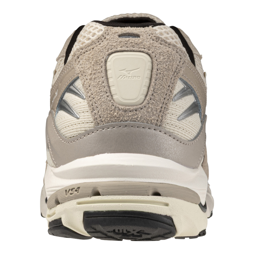 HypeSelection Mizuno Wave Rider 10 Suede sneaker in summer sand and taupe, rear view showing mesh and suede details.