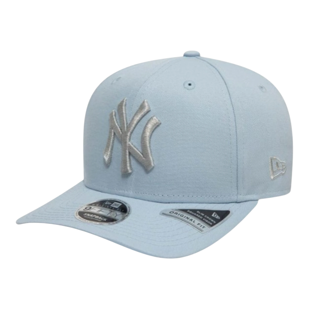 HypeSelection pale blue New Era 9Fifty New York Yankees cap with embroidered NY logo on front and New Era flag on side.
