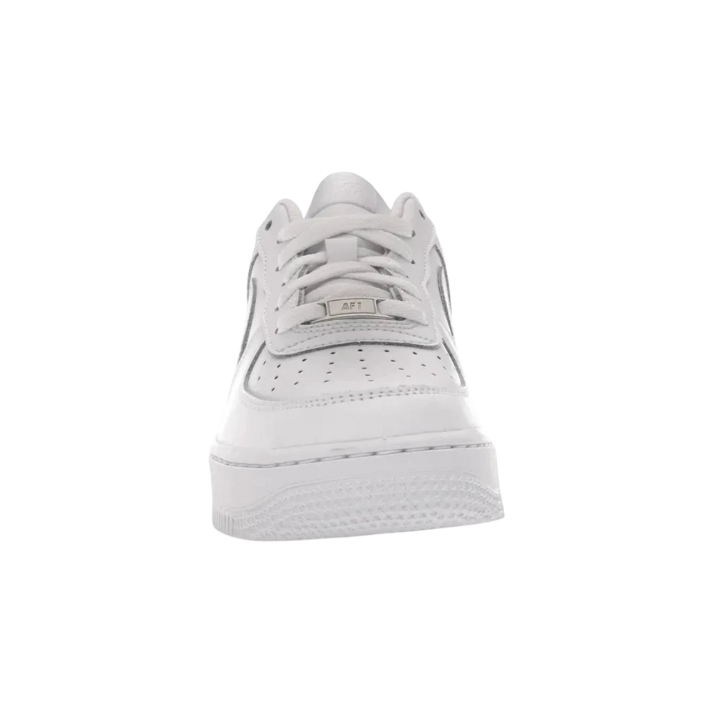 HypeSelection Nike Air Force 1 Low LE GS Triple White leather sneakers with perforated toe box and AF1 lace dubrae.