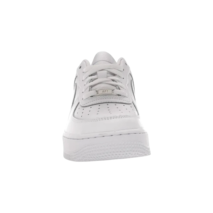 HypeSelection Nike Air Force 1 Low LE GS Triple White leather sneakers with perforated toe box and AF1 lace dubrae.