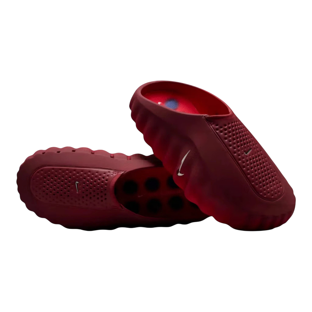 HypeSelection Nike Mind 001 slides in Team Red and University Red, made of foam with a slip-on design and textured sole.
