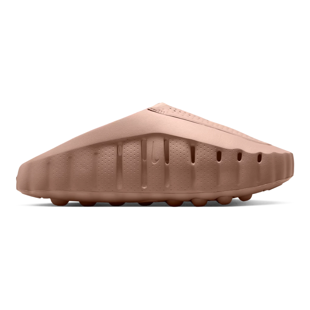HypeSelection Nike Mind 001 slide in hemp and sanddrift featuring a sculpted silhouette and responsive underfoot nodes.