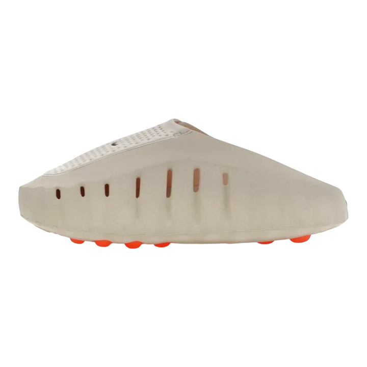HypeSelection Nike Mind 001 Slide in Light Bone, a slip-on foam mule with orange sole pods and ventilation slits.