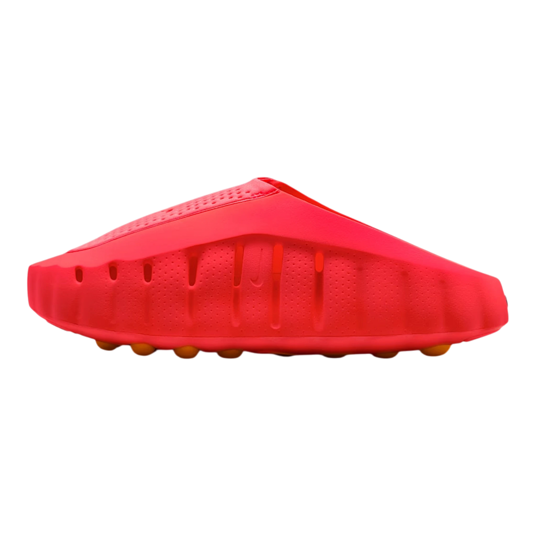 HypeSelection Nike Mind 001 Slide in vibrant Solar Red, made of one-piece foam with perforations for breathability.