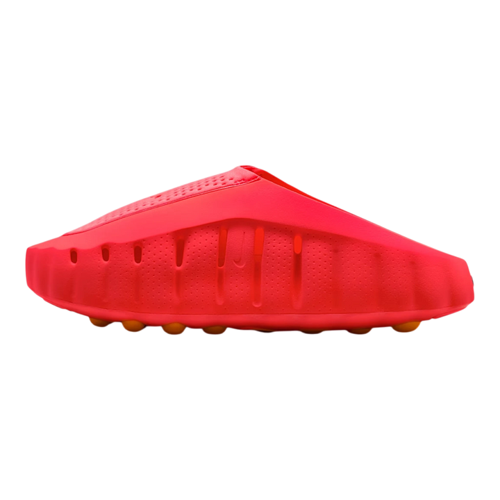 HypeSelection Nike Mind 001 Slide in vibrant Solar Red, made of one-piece foam with perforations for breathability.