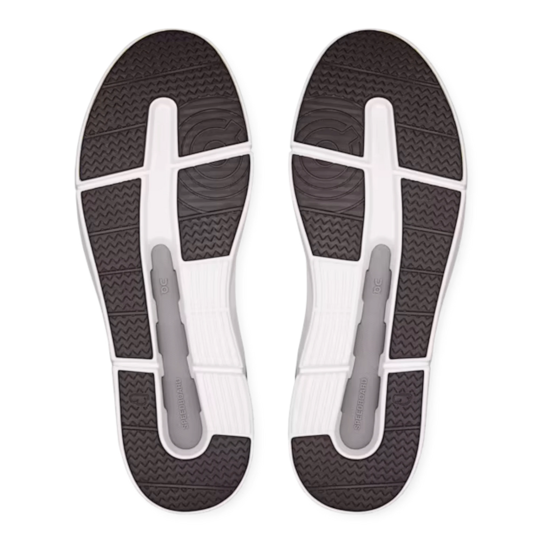 HypeSelection On Cloud THE ROGER Advantage sneaker outsoles in white and ore with CloudTec cushioning and Speedboard