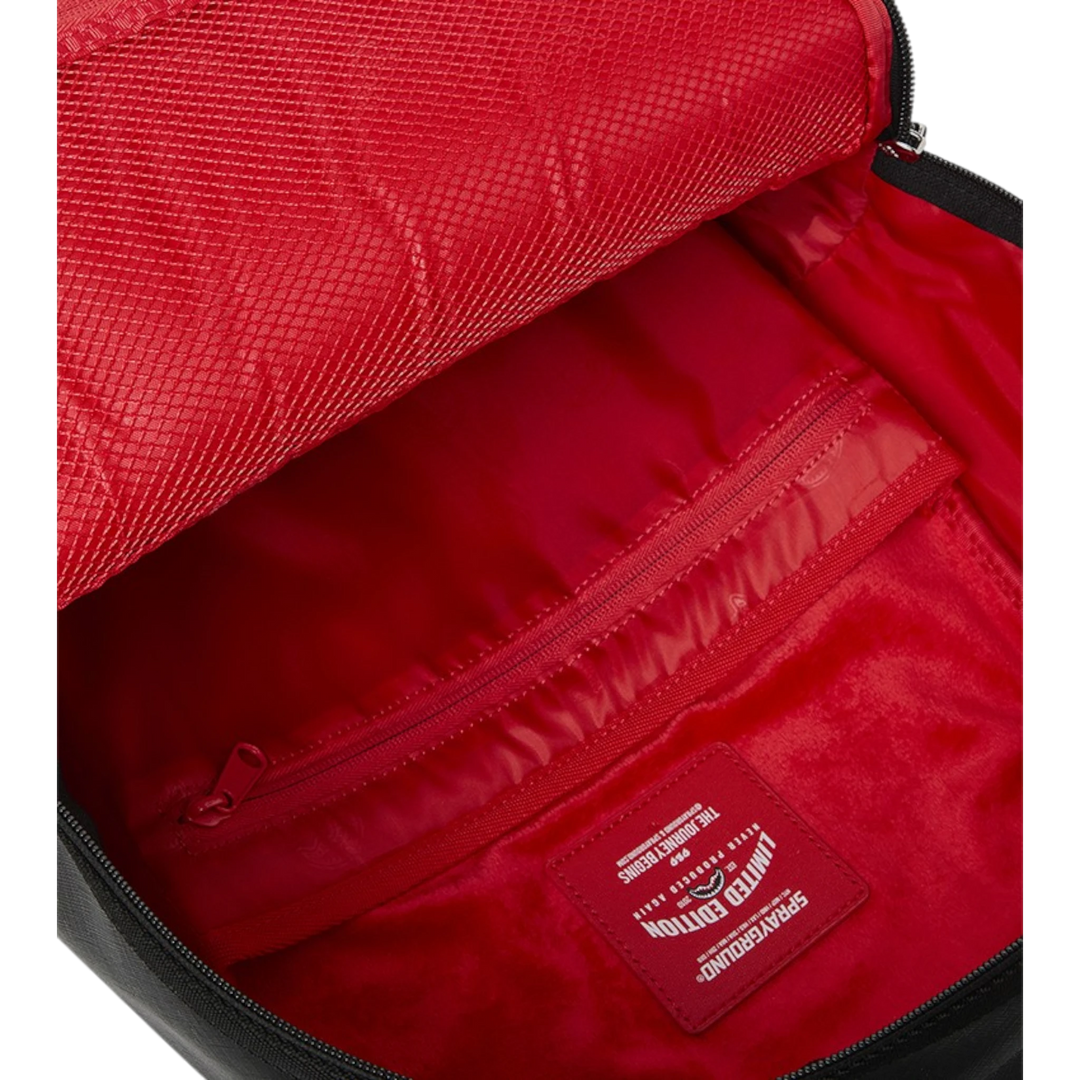 HypeSelection Sprayground Shark Central Wave backpack interior with red lining, mesh pocket, and zippered compartment. Features a red &