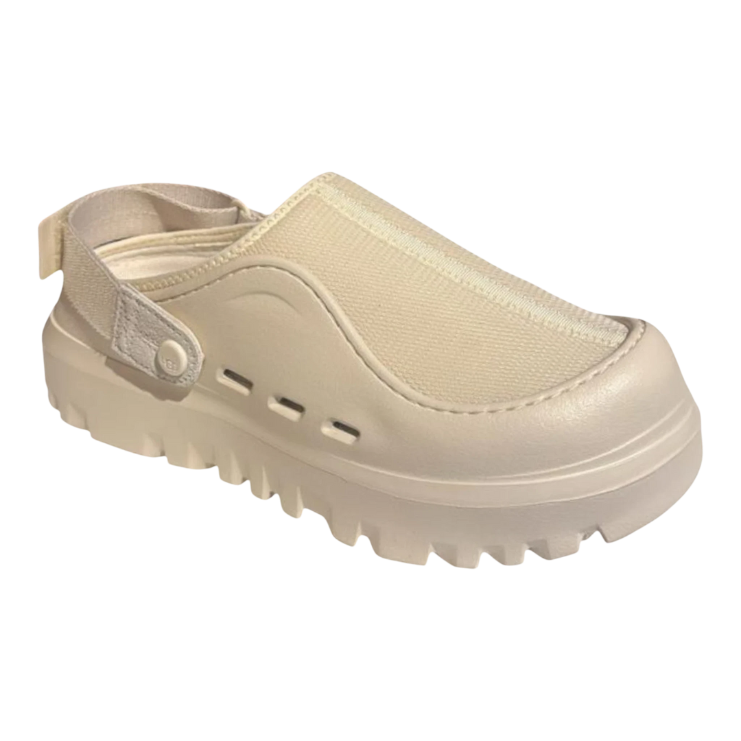 HypeSelection UGG Peakmod Clog in Jasmine off-white, featuring a breathable recycled mesh upper and adjustable heel strap.
