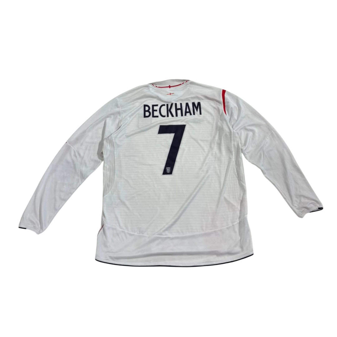 Vintage Umbro England longsleeve jersey with Beckham 7 on the back. White polyester.