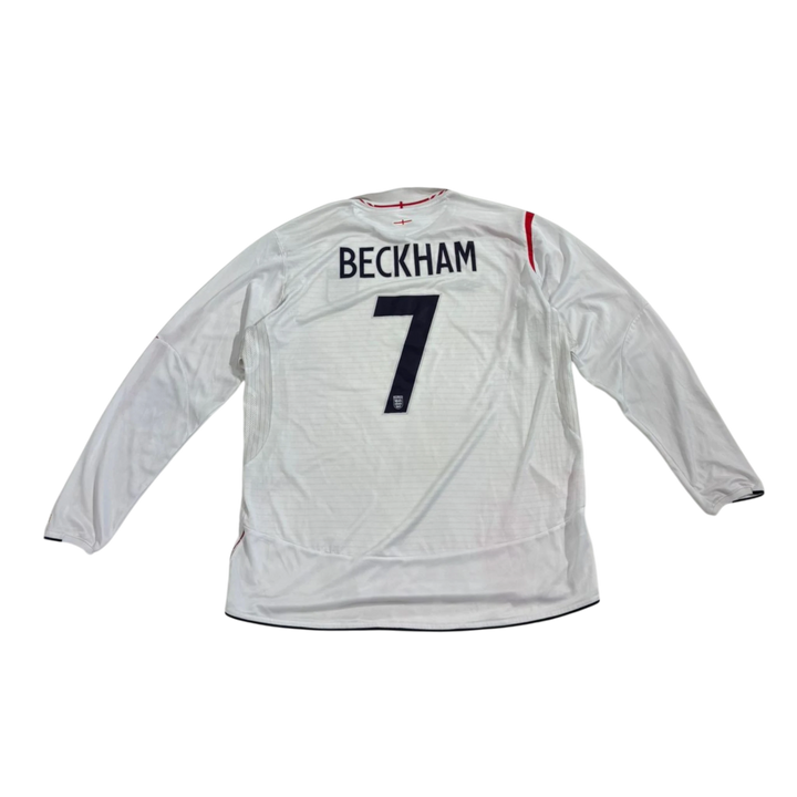 Vintage Umbro England longsleeve jersey with Beckham 7 on the back. White polyester.