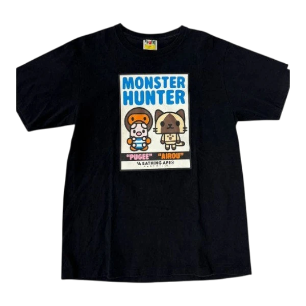 HypeSelection black cotton t-shirt with a vintage Monster Hunter graphic featuring characters Pugee and Airou.