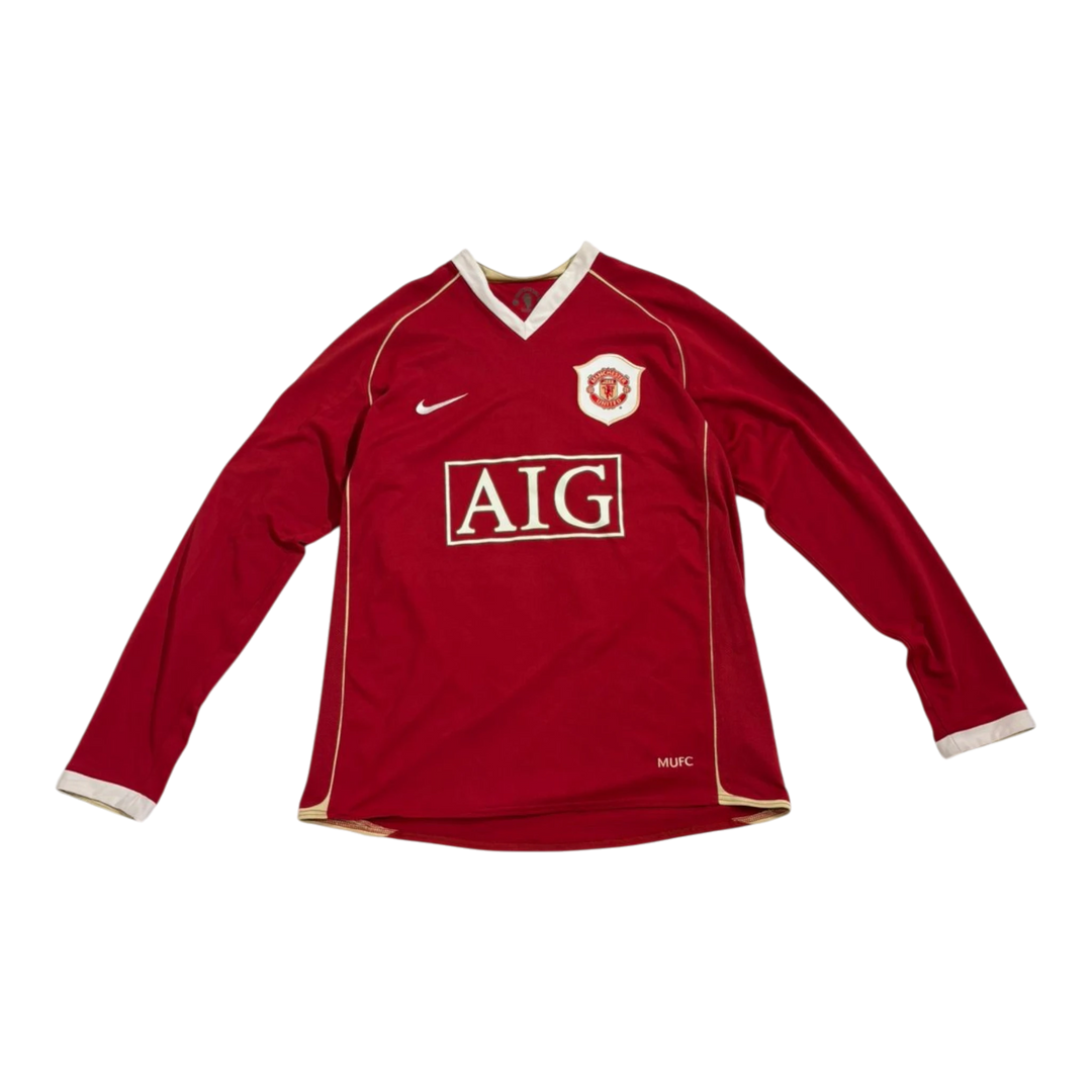 HypeSelection vintage red Nike Manchester United long-sleeve soccer jersey with AIG sponsor and MUFC detailing.